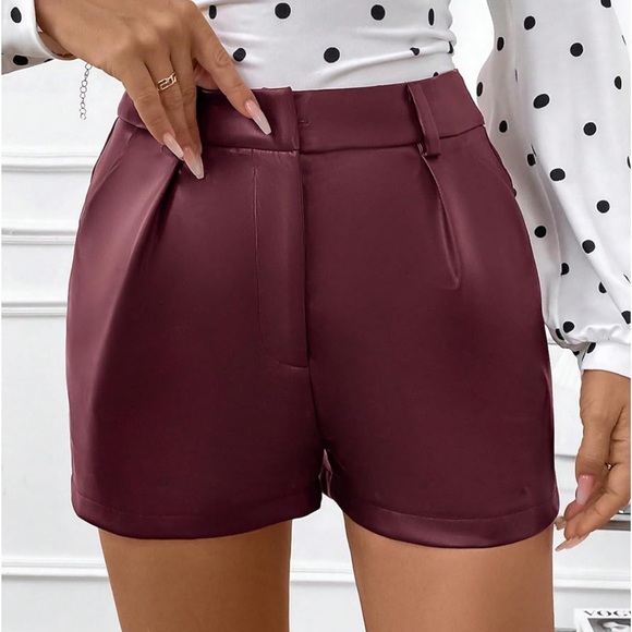 Elegant High Waist Burgundy Women's Shorts - NEW - Small. - Picture 1 of 6